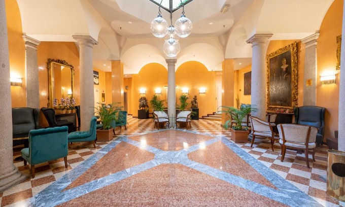 Carrobbio Hotel | Discover Hotel Regina: Pet-Friendly Stay with Breakfast Included