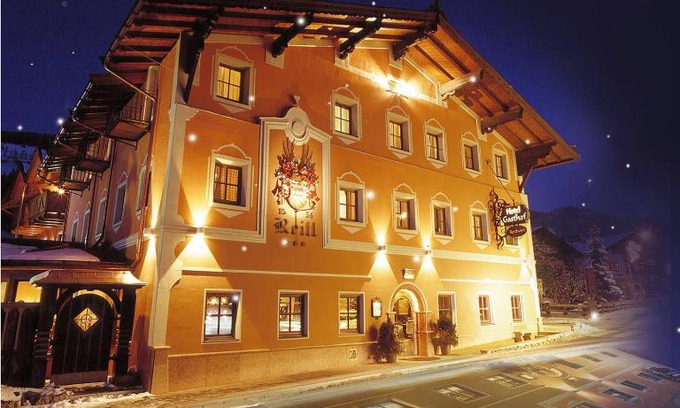 Lauterbach Hotel | Experience Comfort at Hotel Reitlwirt with Hot Tub & Dining