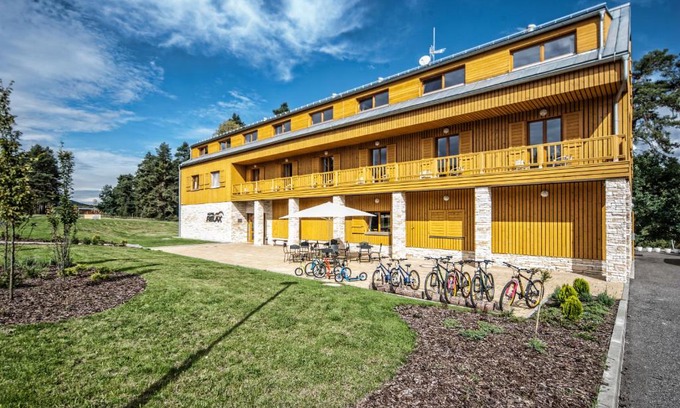 Bela pod Bezdezem Hotel | Relaxing Getaway at Hotel Relax Vrchbela - Pet Friendly Stay