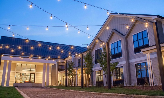 Urbandale Hotel | Experience Hotel Renovo Des Moines: Eco-Friendly Comfort
