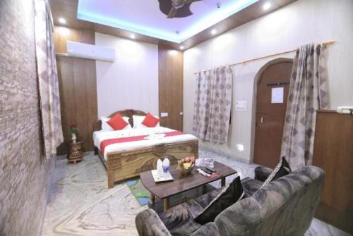 Agra Hotel | Convenient Hotel Reshmi in Agra Near Chandrashekhar Park