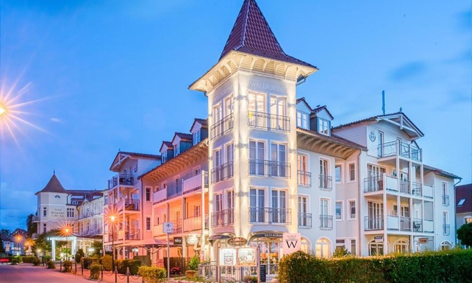 Kuehlungsborn Hotel | Relaxing Hotel Residenz Waldkrone Kühlungsborn with Oceanfront Spa