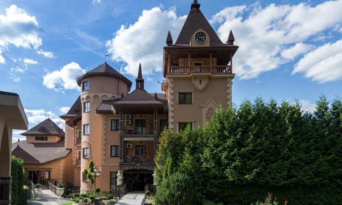 Kamenitsa Hotel | Discover Hotel Resort & Spa Kamelot: 5-Star Retreat Awaits