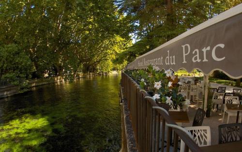 Fontaine-de-Vaucluse Hotel | Riverside Retreat at Hotel Restaurant du Parc: Pet Friendly & More