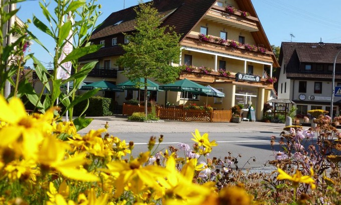 Klosterreichenbach Hotel | Pet-Friendly Stay at Hotel-Restaurant Gasthof zum Schützen