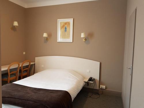 Etain Hotel | Pet-Friendly Hotel Restaurant La Sirène for Family Enjoyment