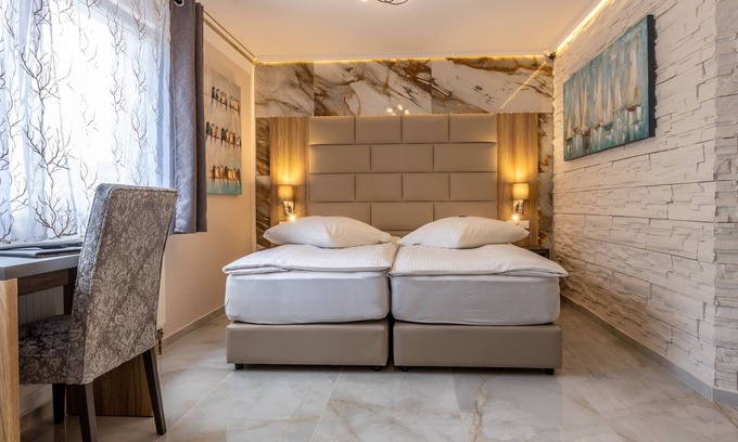 Tuebingen Hotel | Cozy Hotel Restaurant Meteora: Family-Friendly Dining Awaits