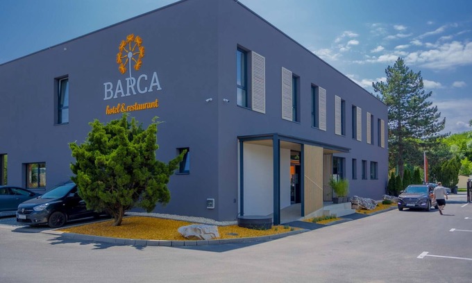 Juh RV Rental | Pet-Friendly Hotel & Restaurant Resort Barca with Spa Access