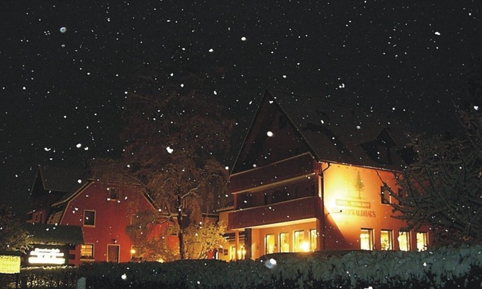Burghaslach Hotel | Relax at Hotel-Restaurant Steigerwaldhaus with Pool & Dining