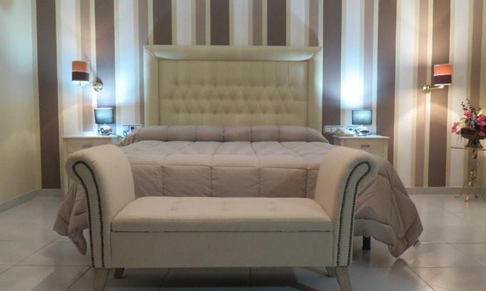 Otura Hotel | Comfortable Hotel Restaurante Boabdil with Family-Friendly Amenities