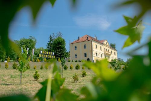 Zabok Hotel | Discover Hotel & Restoran Dvorac Gjalski: 4-Star Retreat