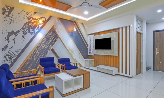 Rajpipla House | Cozy Hotel Reva Vihar: Perfect for Families and Pets