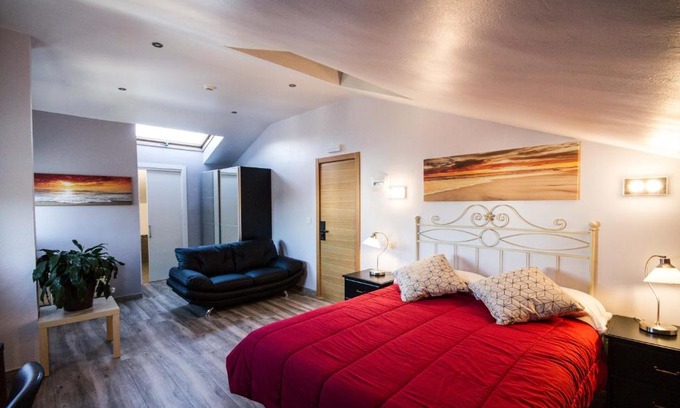 Deustuko San Pedro-Erribera Hotel | Budget-Friendly Comfort at Hotel Ria de Bilbao