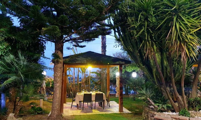 Capo Rizzuto Hotel | Discover Hotel Ristorante L'Orizzonte with Oceanfront Views