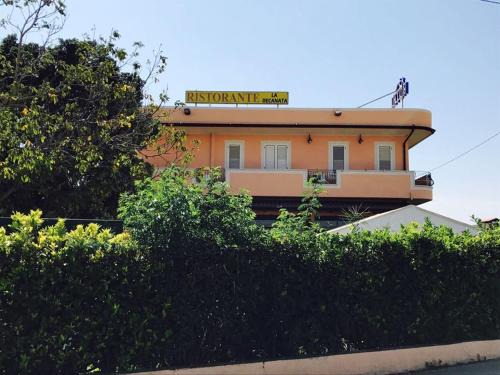 Le Castella Hotel | Discover Hotel Ristorante La Decanata with Ocean Views