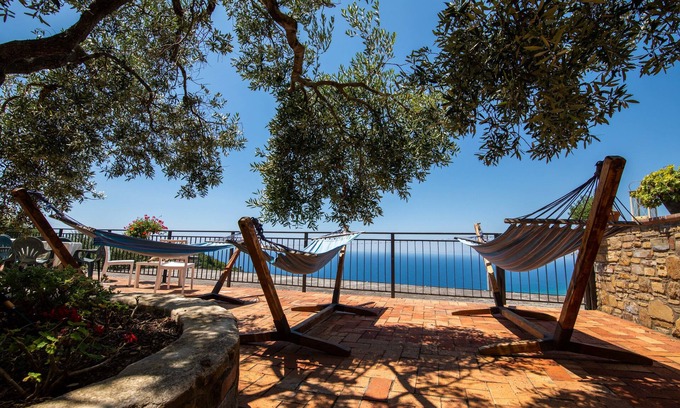 Castellabate Historic Centre Hotel | Discover Hotel Ristorante Madonna Della Scala: Family-Friendly Stay