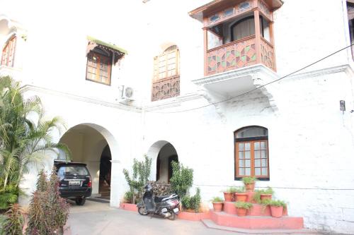 Central Pune Hotel | Budget-Friendly Comfort at Hotel Ritz with Family Amenities