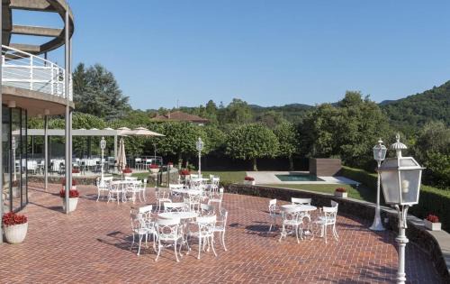 Olot Hotel | Relax at Hotel Riu Fluviá with Ocean Views & Pool Access