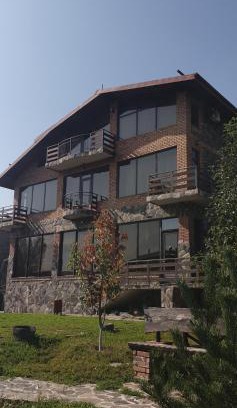 Akhalkalaki Hotel | Top-Rated Riverside Inn: Pet and Child-Friendly Retreat