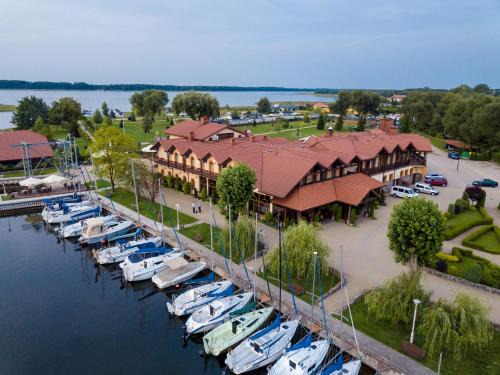 Pisz Hotel | Discover Hotel Roś: Ocean View, Hot Tub & Pet Friendly Stay