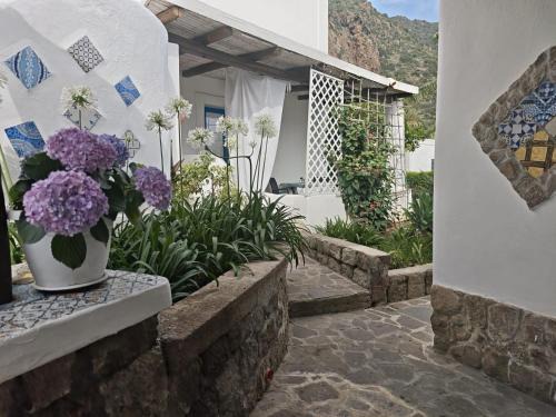 Panarea Hotel | Roda' Hotel: Family-Friendly with Breakfast Included