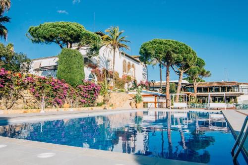 Lloret Town Center Hotel | Relax at Hotel Roger de Flor with Oceanfront Views