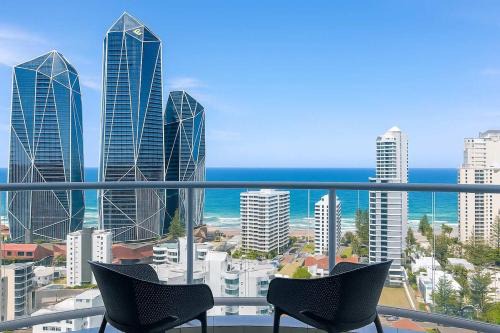 Surfers Paradise Apartment | Oceanfront Escape at Surfer's Paradise - Pool & Breakfast Included