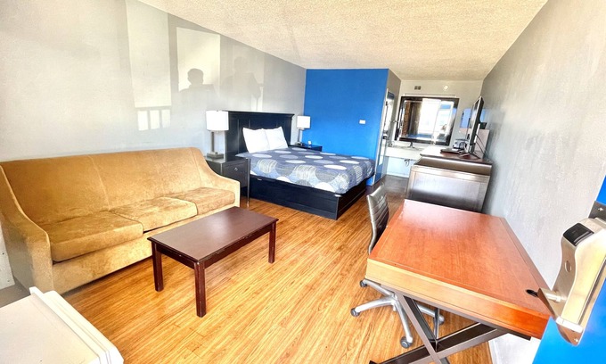 Nashville Hotel | Cozy King Bed Hotel Room Ideal for Families