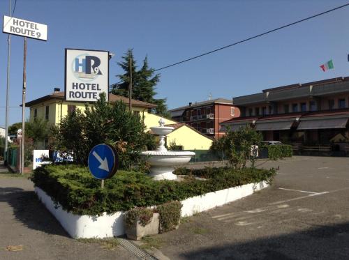 Roveleto Hotel | Pet-Friendly Hotel Route 9: Dining & Family Amenities Await