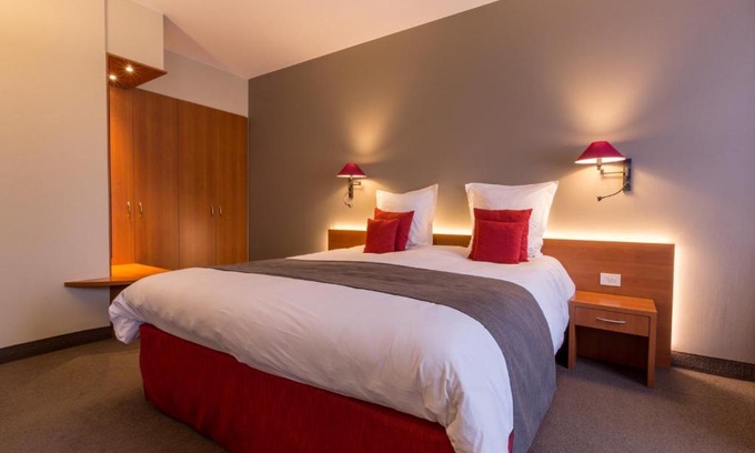 De Panne Hotel | Elegant Hotel Royal: 4-Star Stay with Family Amenities