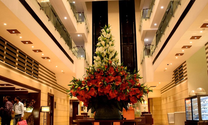 Kanpur Hotel | Discover Comfort at Hotel Royal Cliff with Pool & Dining