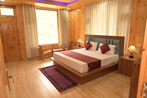 Banjar Hotel | Family-Friendly Hotel Royal Galaxy Tirthan with Dining Options