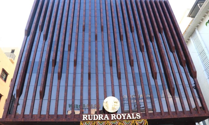 Shirdi Hotel | Discover Hotel Rudra Royals: 4-Star Stay with Pool Access