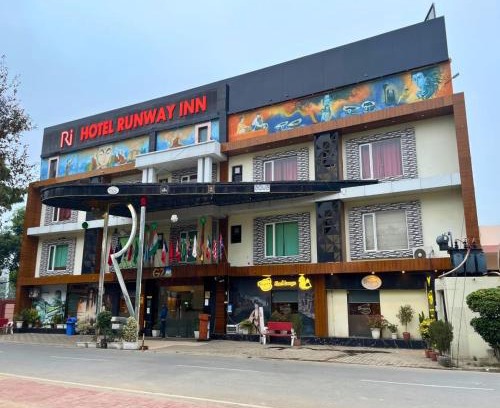 Varanasi Hotel | Relax at Hotel Runway Inn with Pool & Family-Friendly Amenities