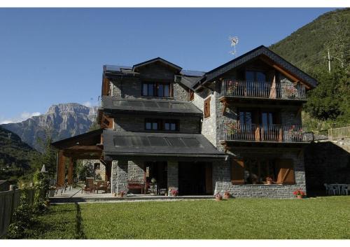 Broto House | Scenic Hotel Rural El Portón de Murillo with Ocean Views