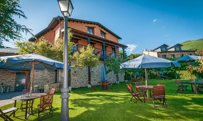 Noceda Hotel | Discover Hotel Rural El Verdenal: Pet-Friendly Getaway