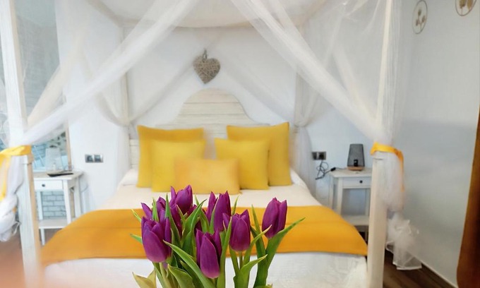 Villamiel Hotel | Romantic Getaway with Jacuzzi and Castle Views in Trevejo