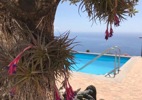 Arecida House | Relax at HRlos Piratas - Oceanfront Getaway with Spa