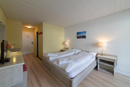 Unterwasser Hotel | Explore Berg & Bett Säntis Lodge: Pet-Friendly Oasis
