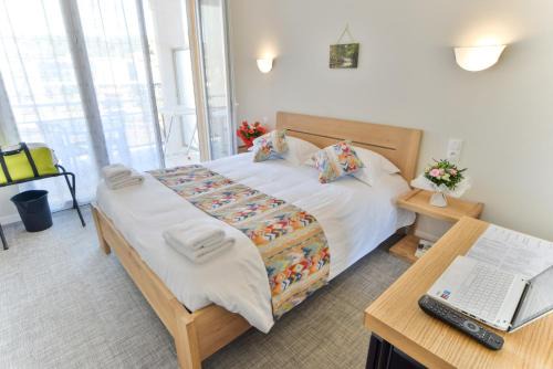 Sete Hotel | Discover Hotel Sables D'or: Family-Friendly with Dining