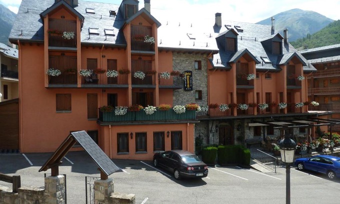 Panticosa Hotel | Discover Hotel Sabocos: Comfortable Stay with Pool & Dining