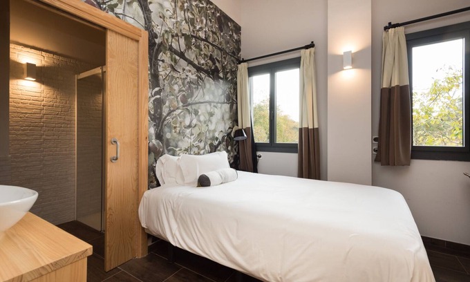 Astigarraga Hotel | Relax at Hotel Sagarlore: Eco-Friendly with Spa & Pool