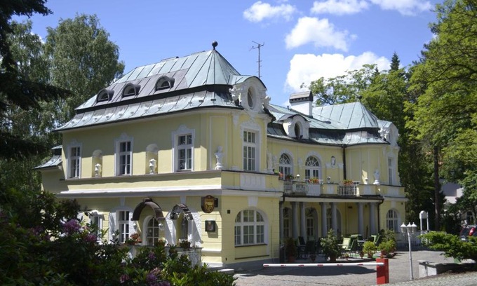 Marianske Lazne Hotel | Discover Hotel Saint Antonius: Pet-Friendly Retreat with Spa