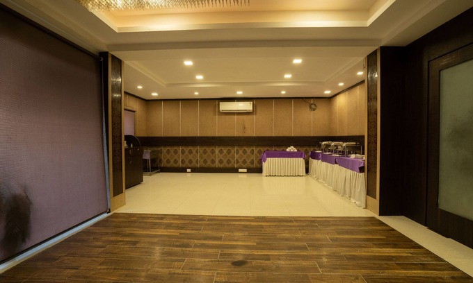 Jabalpur Hotel | Accessible Comfort at Hotel Samrat with Family-Friendly Amenities