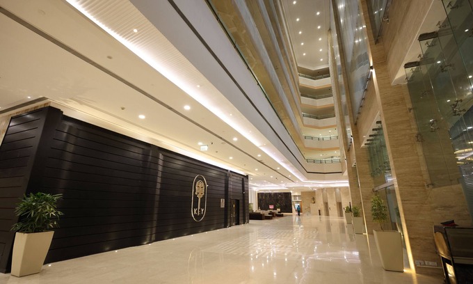 Chanakyapuri Hotel | Discover Hotel Samrat: 4-Star Comfort with Pool & Breakfast