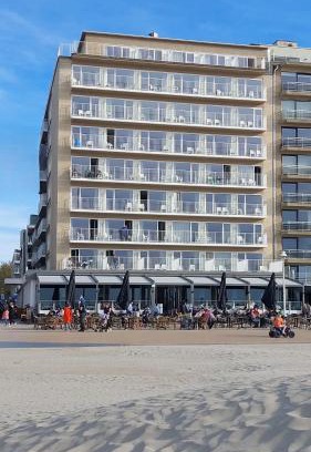 Nieuwpoort-Bad Hotel | Pet-Friendly Hotel Sandeshoved with Oceanfront Views