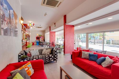 Gatteo a Mare Hotel | Hotel Sandra: Pet-Friendly Escape with Oceanfront Views