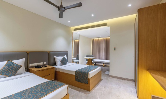 Yadagirigutta Hotel | Budget-Friendly Retreat at Hotel Sannidhi Emerald