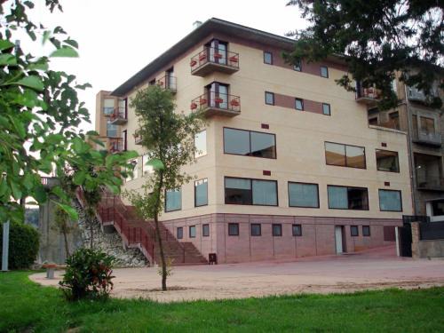 Sant Quirze de Besora Hotel | Cozy Hotel Sant Quirze De Besora with Family-Friendly Amenities