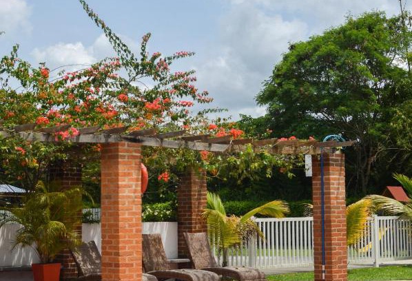 Pereira Hotel | Discover Hotel Santa Isabel: Pet-Friendly with Pool & Breakfast